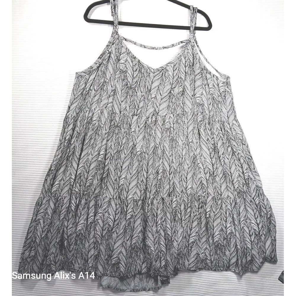 Torrid Women, Mini Dress Sz 4 summer ajustable spaguetti Strap Black and White